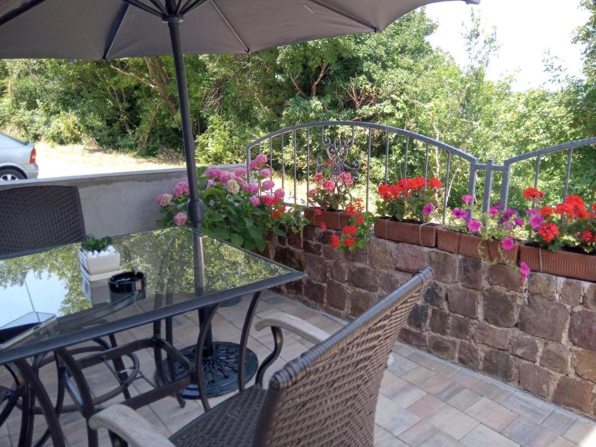 Chez Marthe, Organic Farm Stay Книн Екстер'єр фото